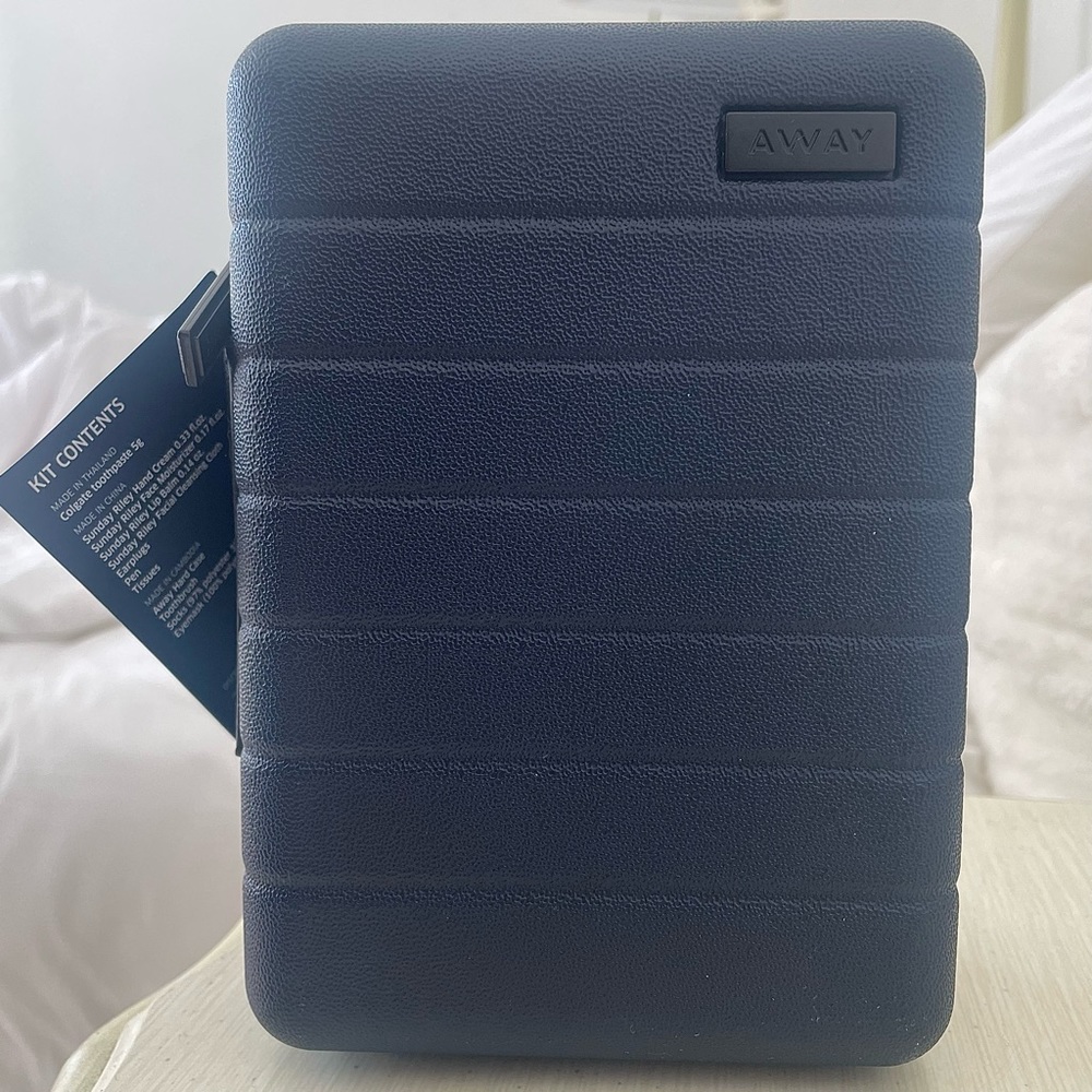 NWT United Polaris x Away Luggage First Class Travel Toiletries Case Unopened